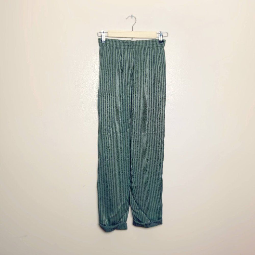 CLEARANCE! Green Weathervane Cropped Pants Junior’s 3 EUC